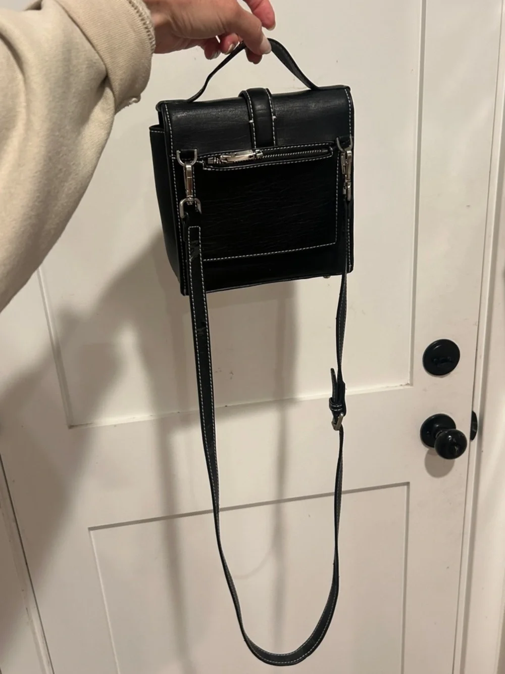Crossbody LEATHER BAG rare hard to find. - Picture 5 of 9